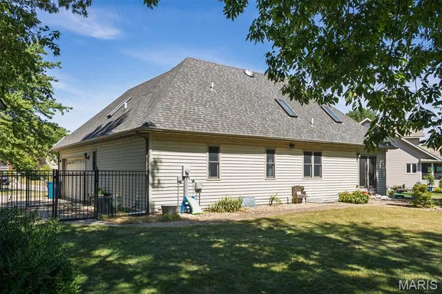 $359,900 | 355 Kingsbury Court, Highland, IL 62249