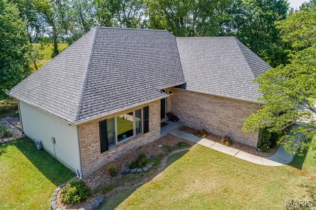 $359,900 | 355 Kingsbury Court, Highland, IL 62249