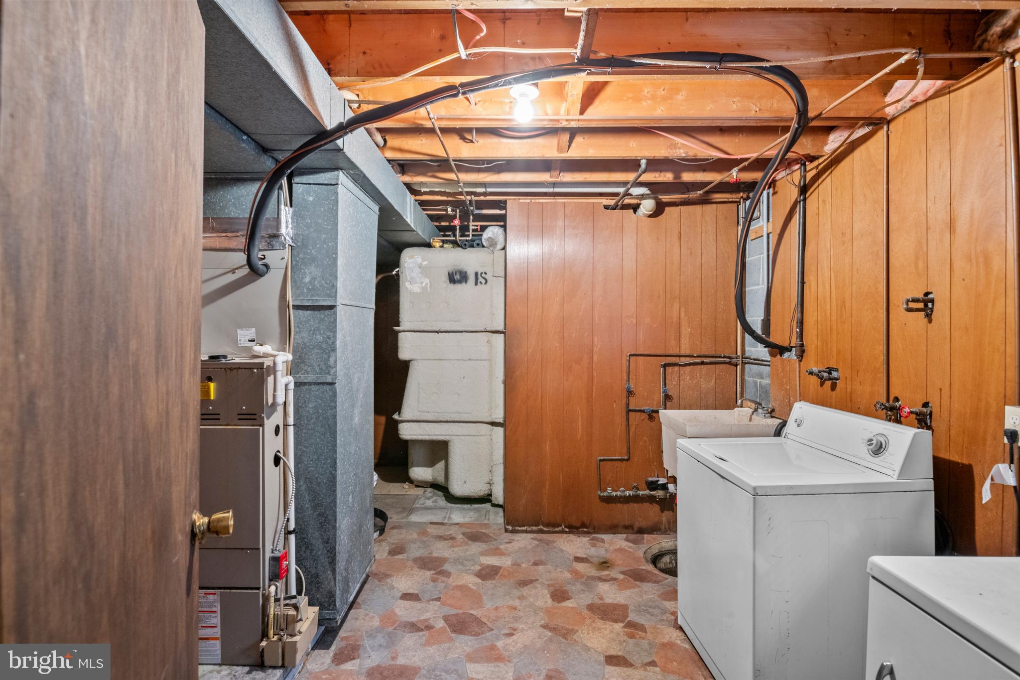 4903 Farming Ridge Boulevard Reading, PA 19606 - Photo 25 of 33 a utility room with dryer and washer