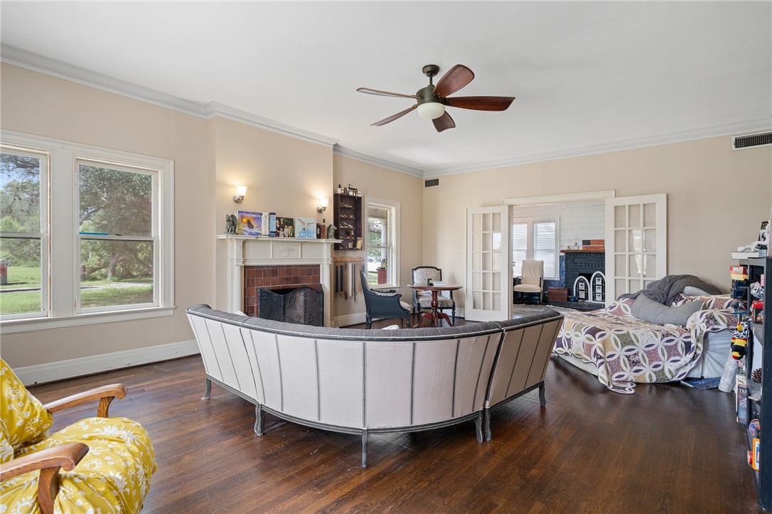 119 East Houston Street Refugio, TX 78377 - Photo 19 of 40