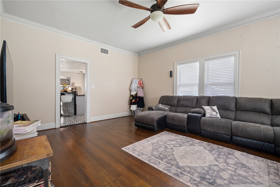 119 East Houston Street Refugio, TX 78377 - Photo 21 of 40