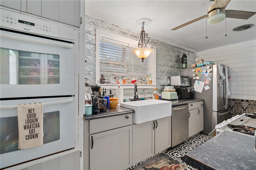 119 East Houston Street Refugio, TX 78377 - Photo 25 of 40