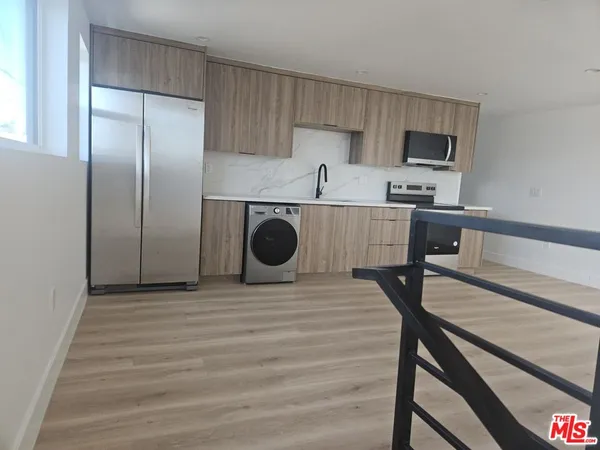 $2,500 | 3209 West 18th Street, Unit 4, Los Angeles, CA 90019