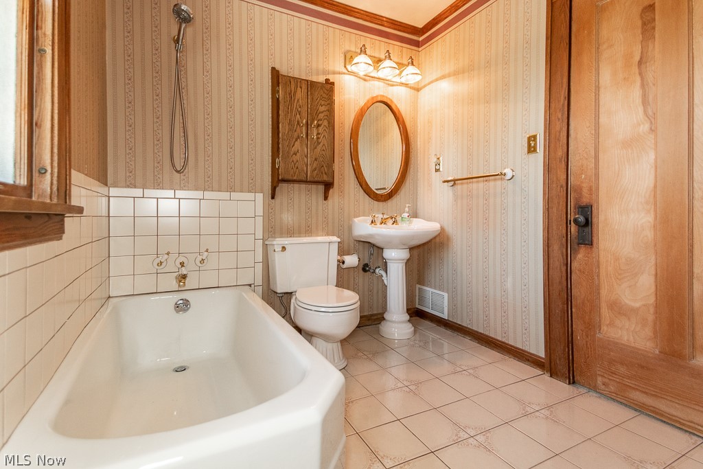 17709 Crestland Road Cleveland, OH 44119 - Photo 26 of 42 Main Bath