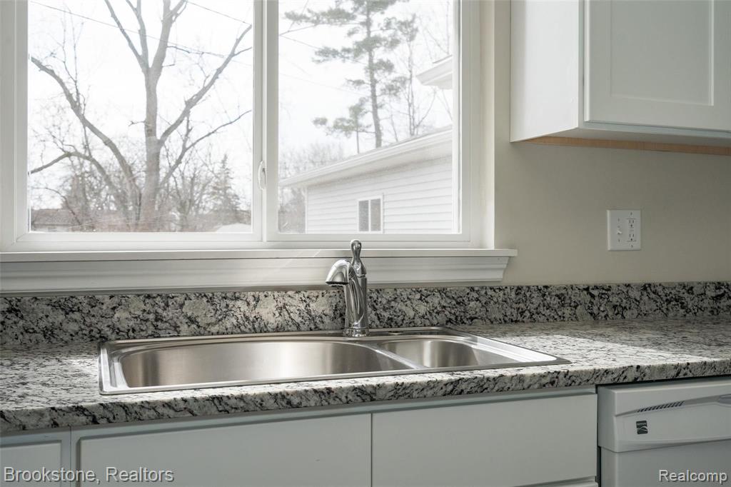 140 Michelson Road Rochester, MI 48307 - Photo 10 of 31