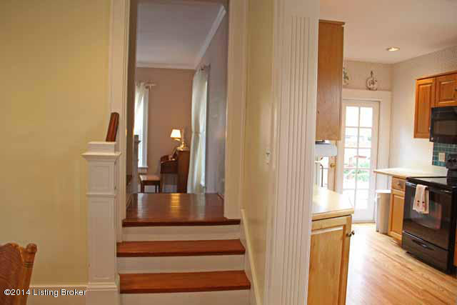 1874 Rutherford Avenue Louisville, KY 40205 - Photo 17 of 37 16 Stairwell