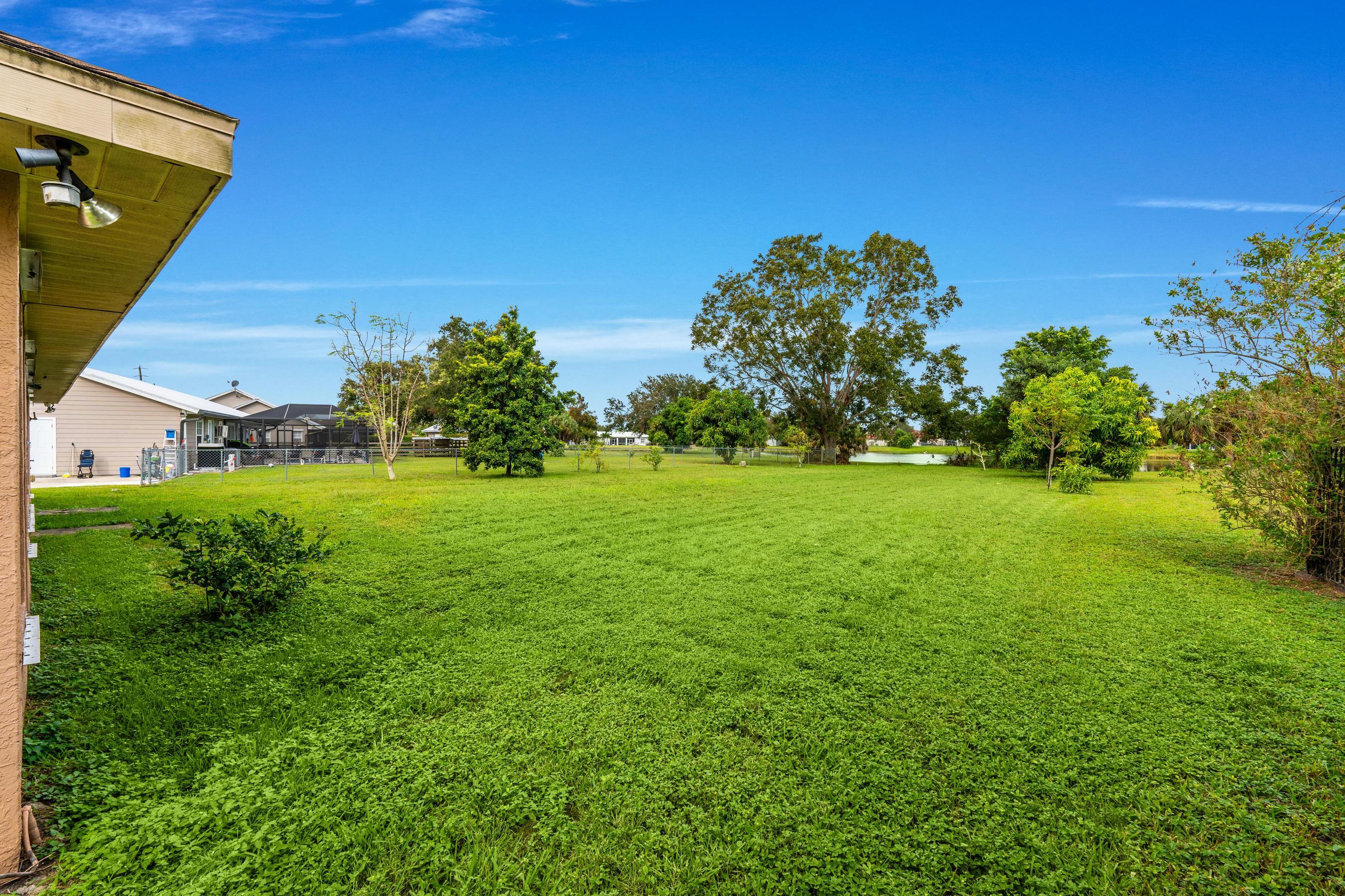 907 Sawgrass Street Clewiston, FL 33440 - Photo 28 of 60 a view of a garden with a building in the background