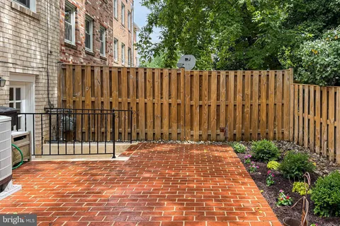 $850,000 | 19 South Abingdon Street, Arlington, VA 22204