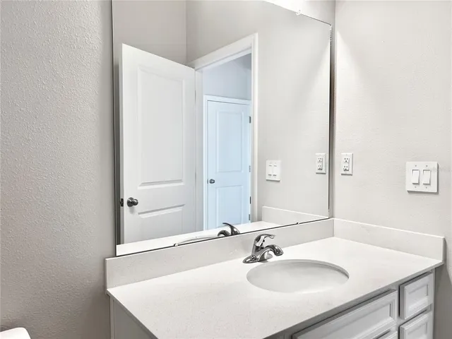 $2,400 | 4534 Arden Way, Bradenton, FL 34211