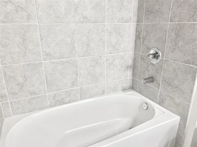 $2,400 | 4534 Arden Way, Bradenton, FL 34211