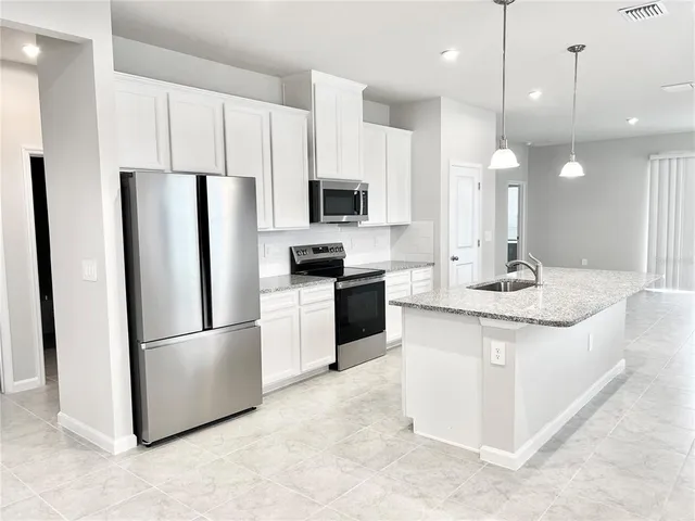 $2,400 | 4534 Arden Way, Bradenton, FL 34211