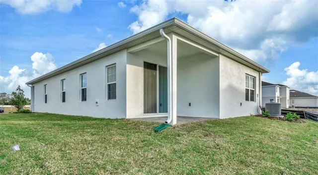 $2,400 | 4534 Arden Way, Bradenton, FL 34211