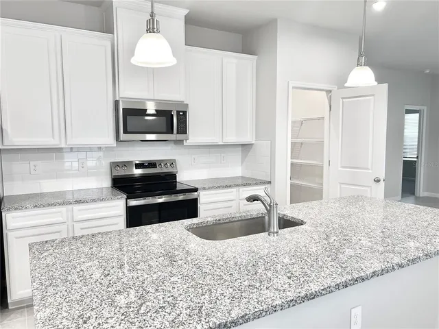 $2,400 | 4534 Arden Way, Bradenton, FL 34211