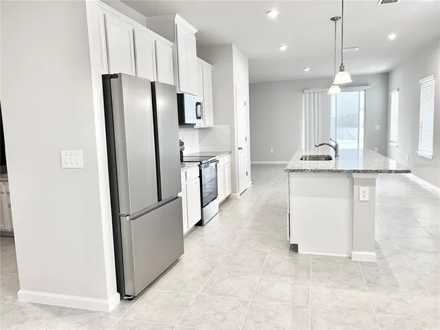 $2,400 | 4534 Arden Way, Bradenton, FL 34211