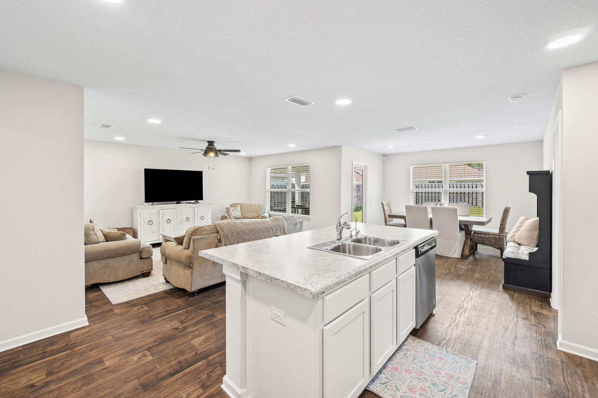 245 This Way Freeport, FL 32439 - Photo 9 of 46 a living room with furniture and flat screen tv