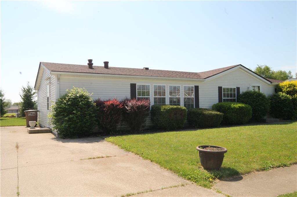 4701 West Ridge Drive Columbus, IN 47203 - Photo 1 of 19 Gallery Image 1