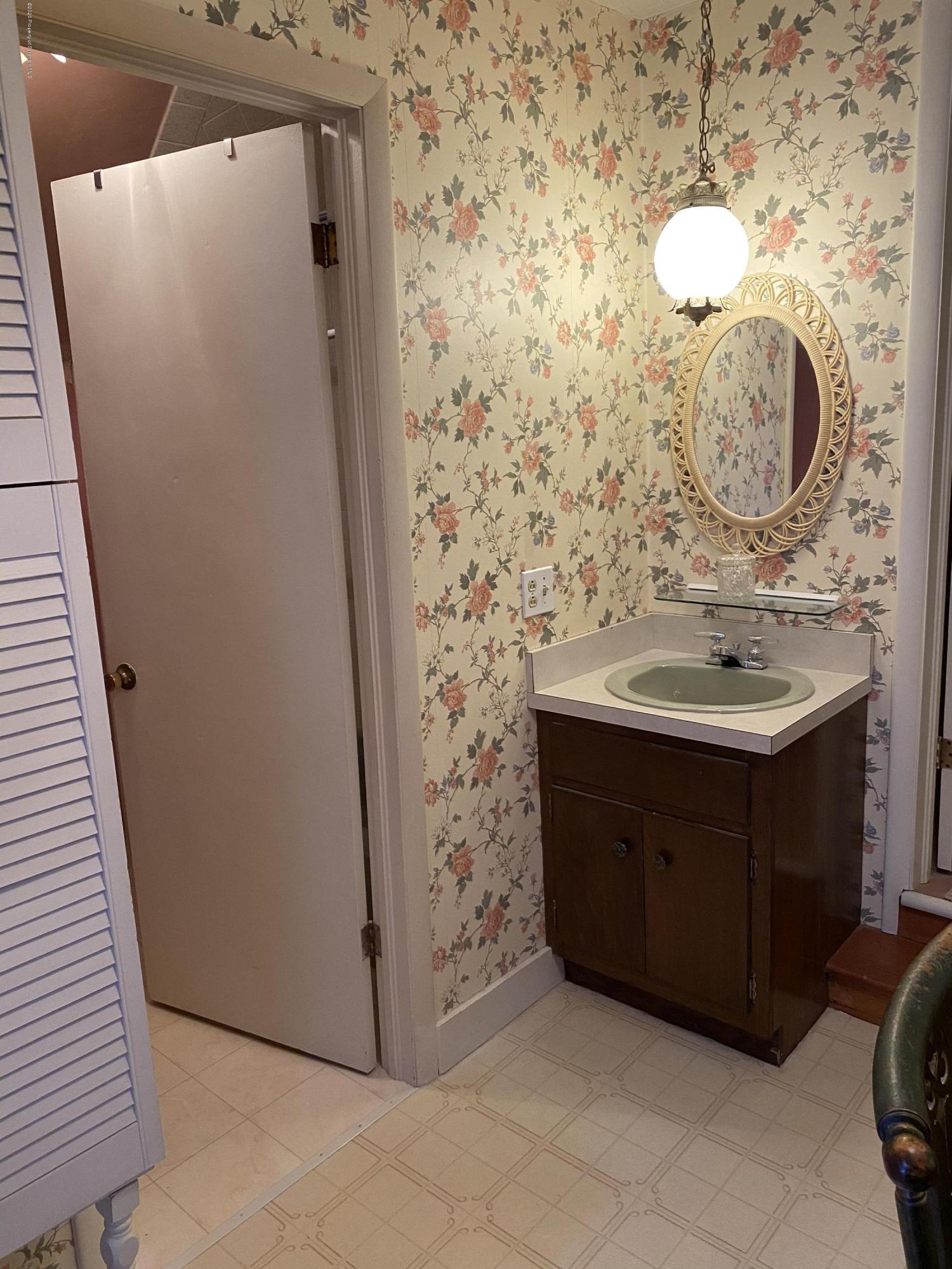 220 Clark Avenue Clarks Summit, PA 18411 - Photo 35 of 49