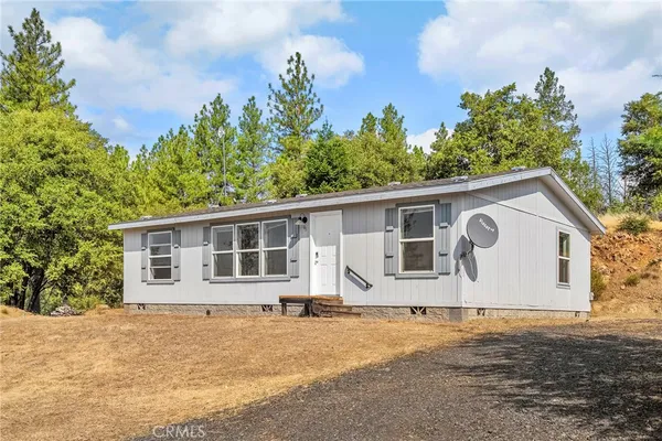 a view of a backyard of the house