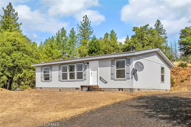 a view of a backyard of the house