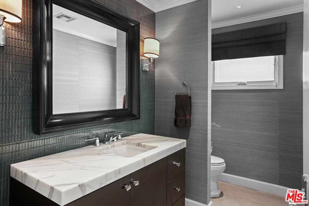 522 21st Street Santa Monica, CA 90402 - Photo 11 of 18 a bathroom with a sink and a mirror