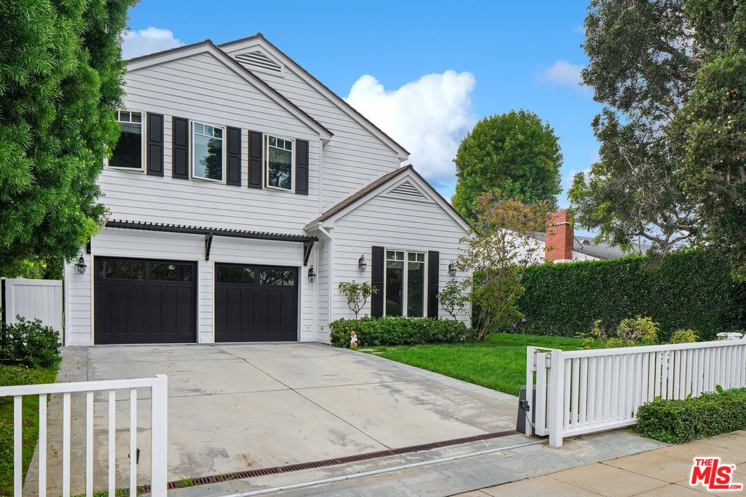 522 21st Street Santa Monica, CA 90402 - Photo 18 of 18 a view of a white house with a yard and plants