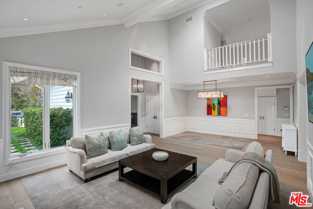 522 21st Street Santa Monica, CA 90402 - Photo 4 of 18 a living room with furniture and a window