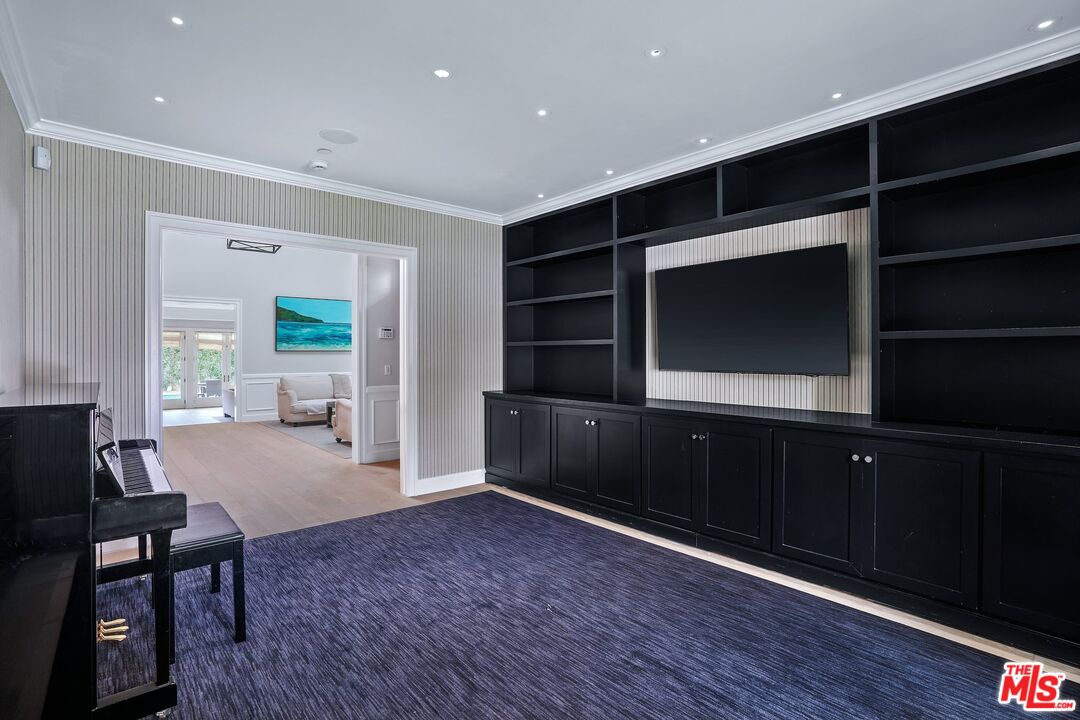522 21st Street Santa Monica, CA 90402 - Photo 6 of 18 a living room with a flat screen tv and wooden floor