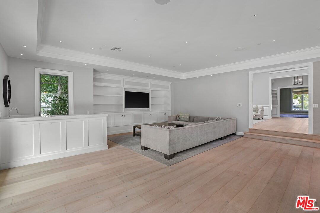 522 21st Street Santa Monica, CA 90402 - Photo 8 of 18 a living room with furniture and a flat screen tv