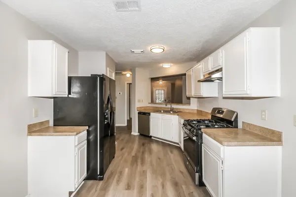 $1,685 | 16907 Dusty Mill Drive East, Sugar Land, TX 77498