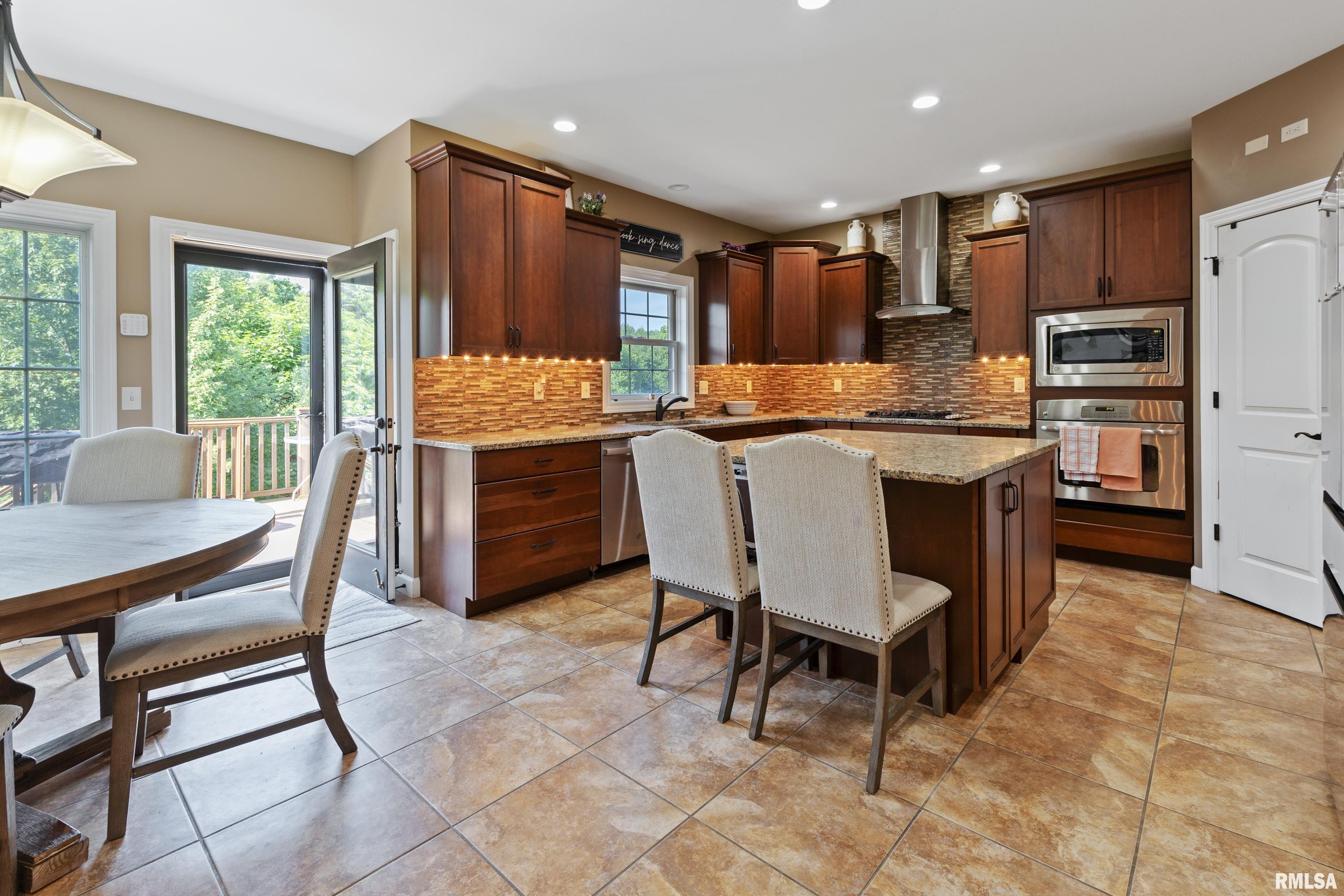 6504 North Stone Ridge Drive Quincy, IL 62305 - Photo 12 of 42