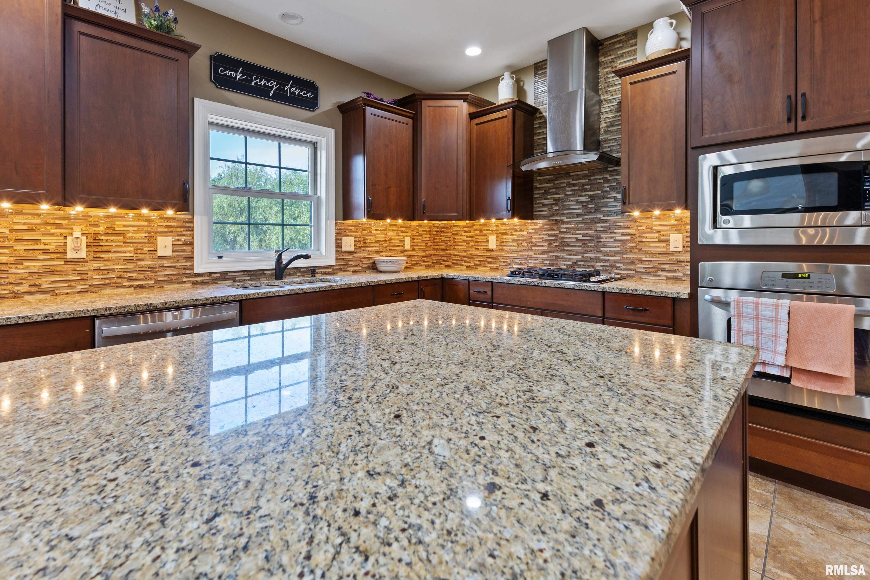 6504 North Stone Ridge Drive Quincy, IL 62305 - Photo 13 of 42