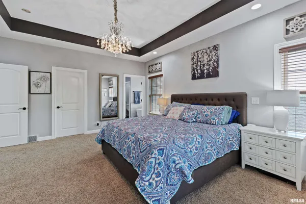$645,000 | 6504 North Stone Ridge Drive, Quincy, IL 62305