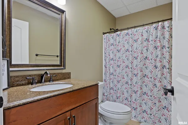 $645,000 | 6504 North Stone Ridge Drive, Quincy, IL 62305