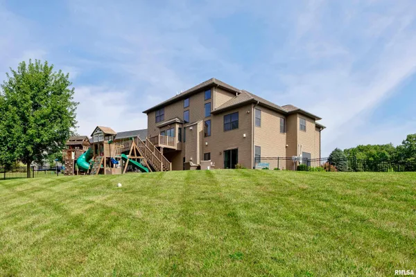 $645,000 | 6504 North Stone Ridge Drive, Quincy, IL 62305