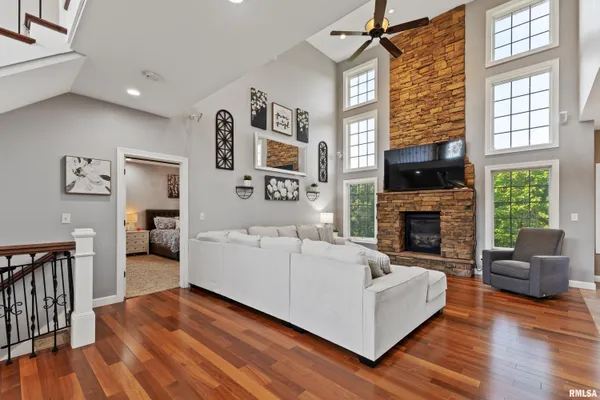 $645,000 | 6504 North Stone Ridge Drive, Quincy, IL 62305