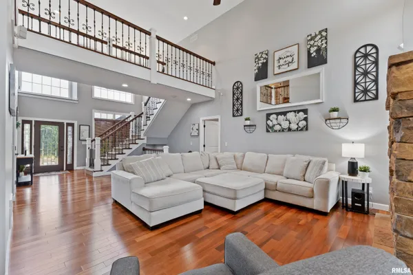 $645,000 | 6504 North Stone Ridge Drive, Quincy, IL 62305