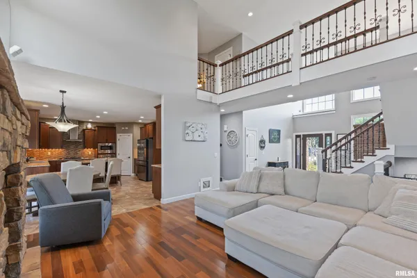 $645,000 | 6504 North Stone Ridge Drive, Quincy, IL 62305