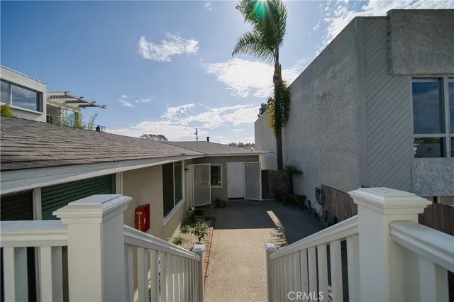 $3,750 | 926 Manhattan Beach Boulevard, Manhattan Beach, CA 90266