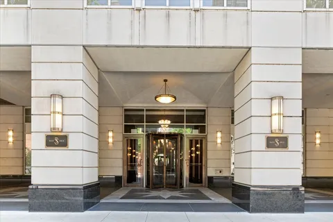 $999,500 | 55 East Erie Street, Unit 1705, Chicago, IL 60611