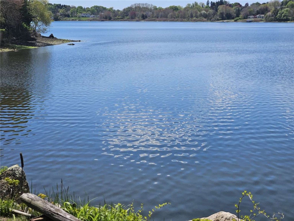 2353 Main Road Tiverton, RI 02878 - Photo 8 of 19