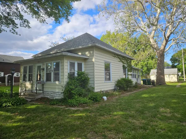 $75,000 | 407 4th Avenue, Rock Falls, IL 61071