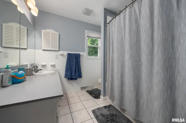 $199,900 | 1900 St Clair Drive, Pekin, IL 61554