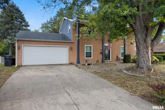 $199,900 | 1900 St Clair Drive, Pekin, IL 61554