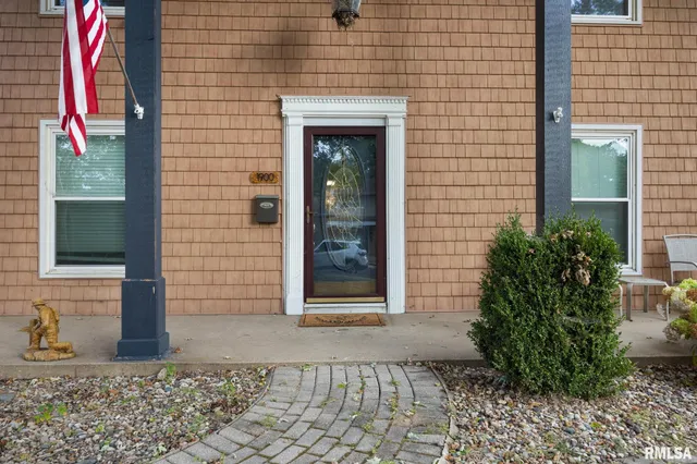 $199,900 | 1900 St Clair Drive, Pekin, IL 61554