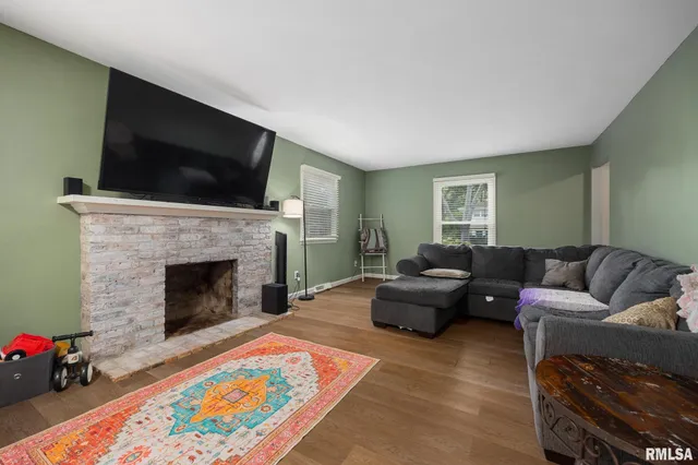 $199,900 | 1900 St Clair Drive, Pekin, IL 61554