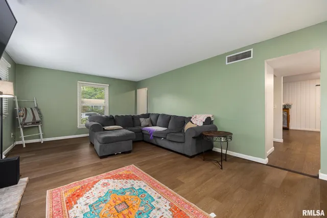 $199,900 | 1900 St Clair Drive, Pekin, IL 61554