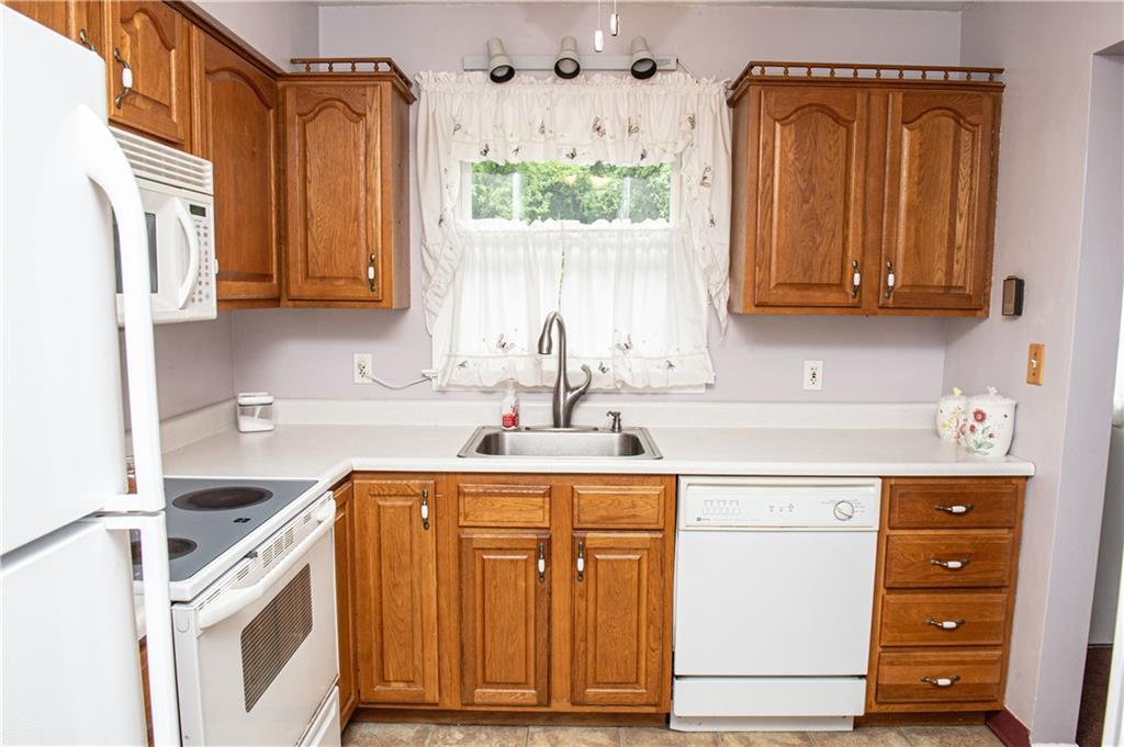 106 A Margate Drive Butler, PA 16001 - Photo 3 of 21 Kitchen