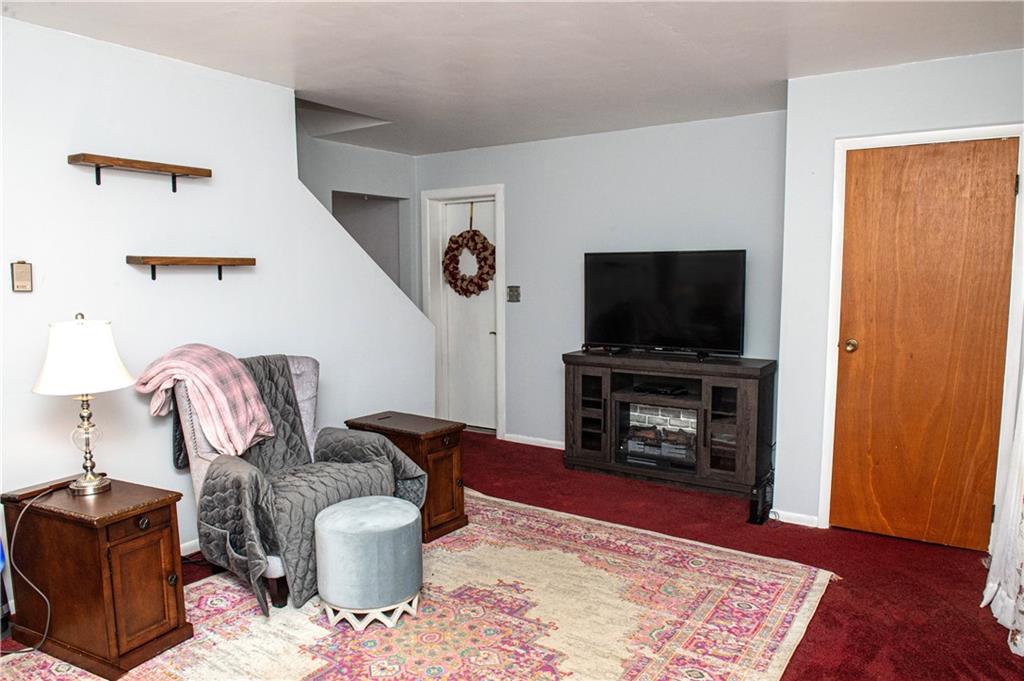106 A Margate Drive Butler, PA 16001 - Photo 6 of 21 Living Room