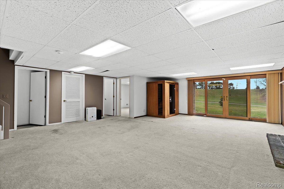 920 GreenView Court Rochester, MI 48307 - Photo 26 of 33 Gallery Image 26