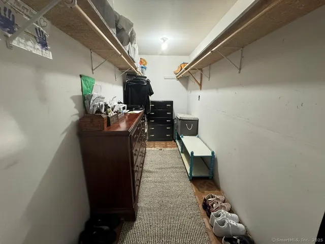 a view of entryway and kitchen